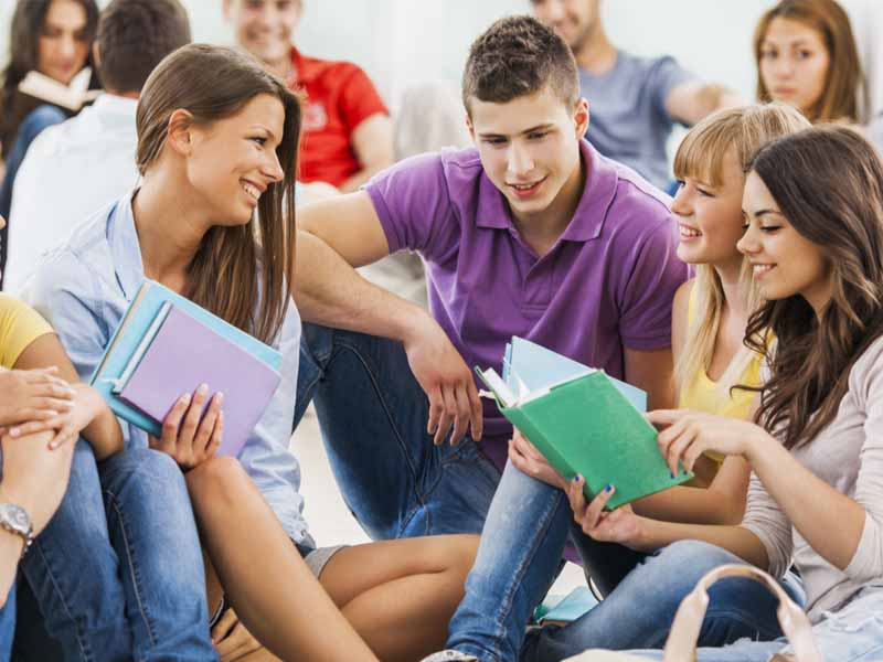 Avrupa’da Eğitim Almak İsteyen Öğrenciler İçin Yeni Burs Programları Açıklandı